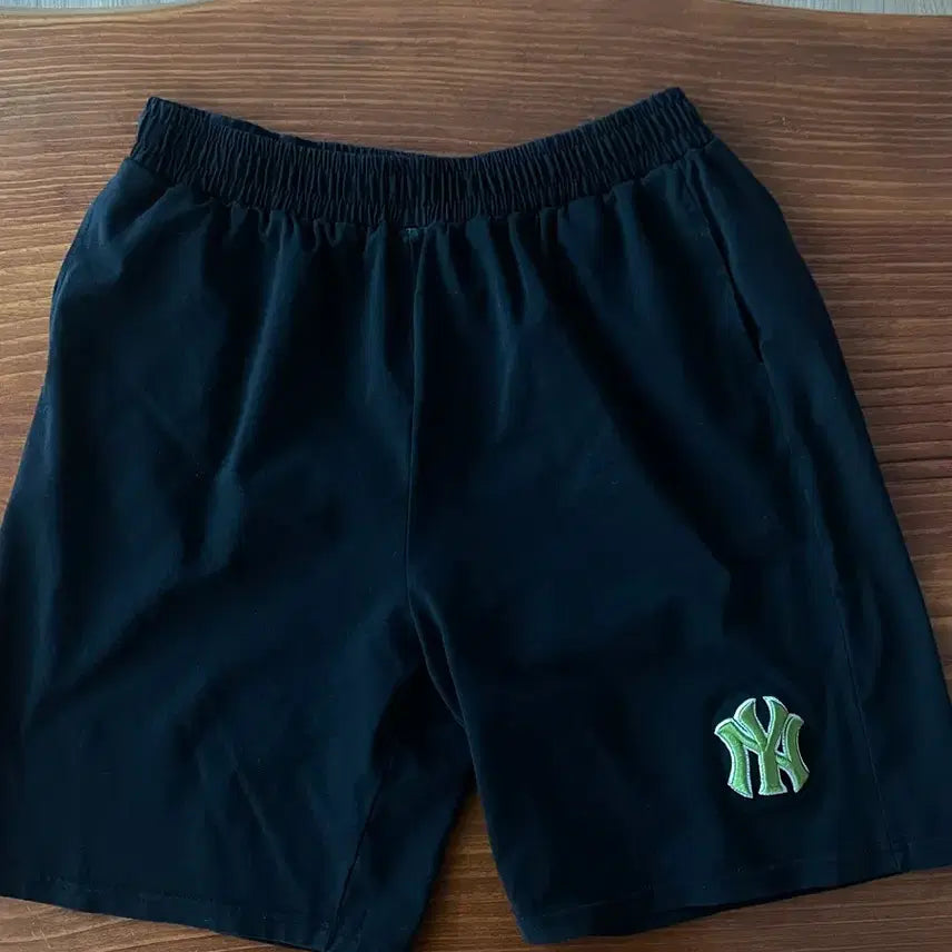 [BUNJANG] New York Yankees Black Shorts / 뉴욕 양키즈 검정색 반바지