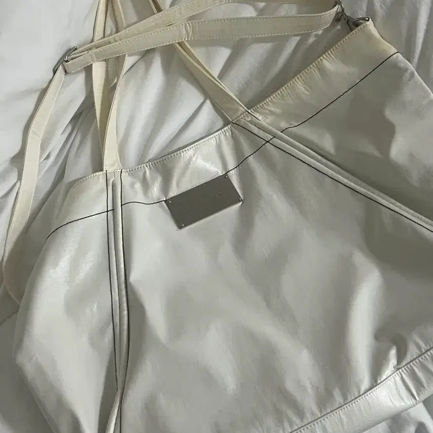 [BUNJANG] Matinkim Big Coating Tote Bag White / 마뗑킴 빅 코팅 토트백 흰색
