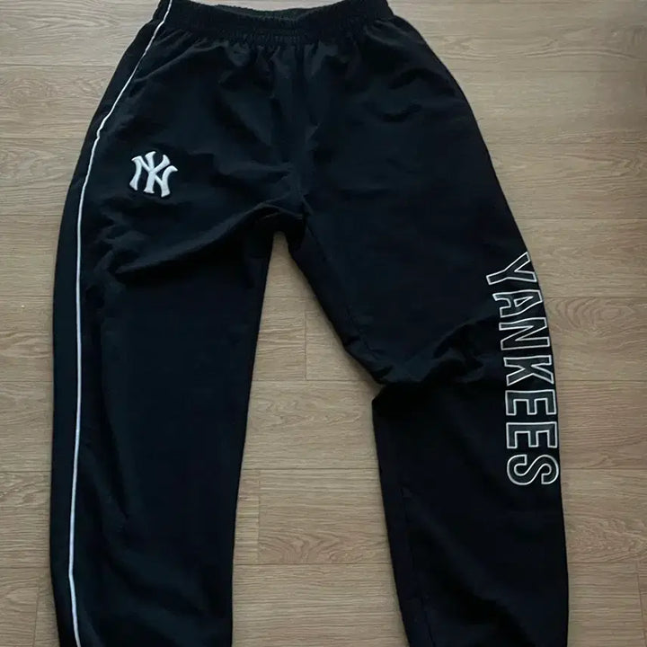 [BUNJANG] MLB New York Yankees Black Training Pants / MLB 뉴욕 양키스 검정색 트레이닝 바지