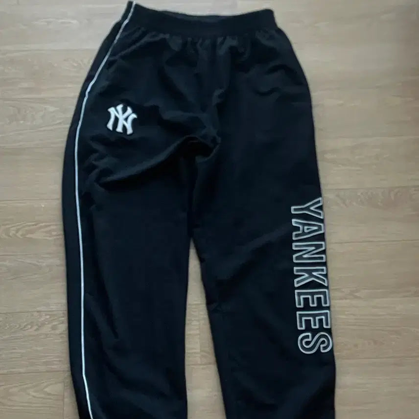 [BUNJANG] MLB New York Yankees Black Training Pants / MLB 뉴욕 양키스 검정색 트레이닝 바지