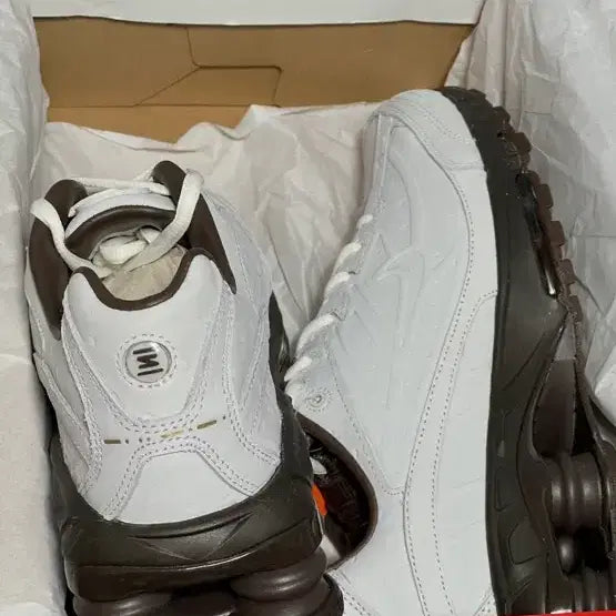 [BUNJANG] Nike Shox R4 Premium Off-White Baroque Brown / (매장 정품) 나이키 샥스 라이드 2 프리미엄 오프 화이트(265~280
