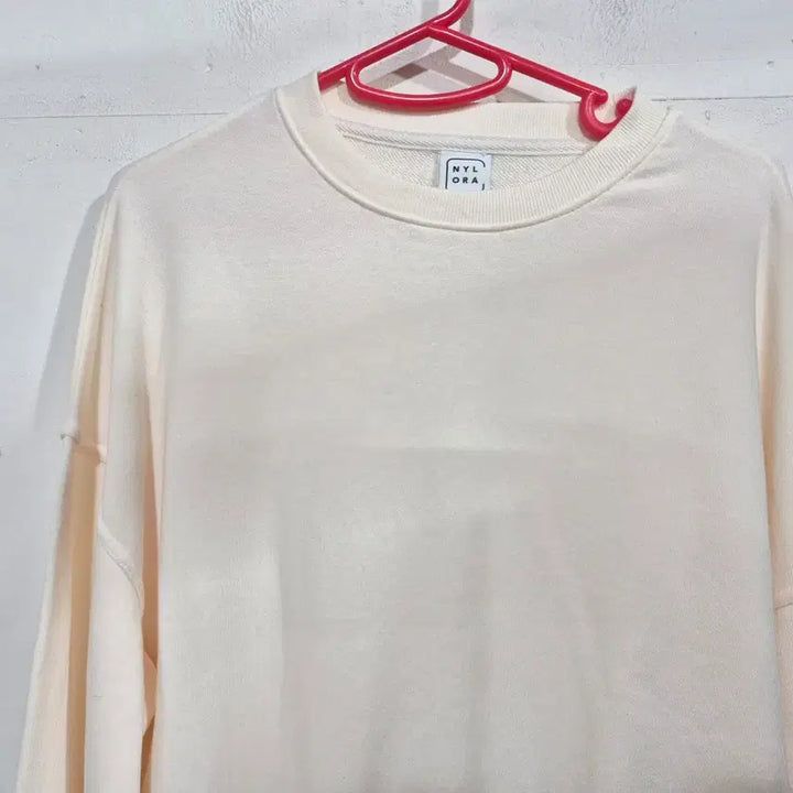 [BUNJANG] NYLORA Ivory Sweatshirt / NYLORA  나일로라  아이보리  맨투맨