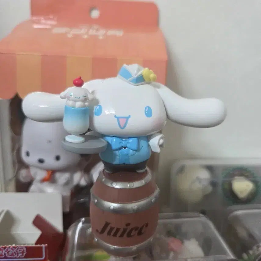 [BUNJANG] Sanrio Cinnamoroll Juice Bartender Figure (New) / 산리오 시나모롤 쥬스 바텐더 피규어 (새상품)