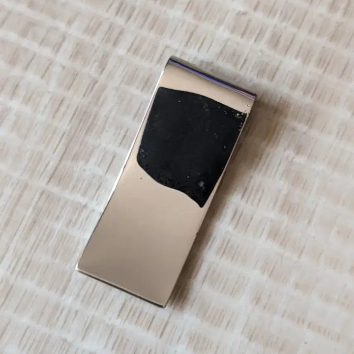[BUNJANG] MCM Visetos Logo Engraved Silver Money Clip Card Holder / 미사용 새상품 정품 MCM 머니클립 카드지갑