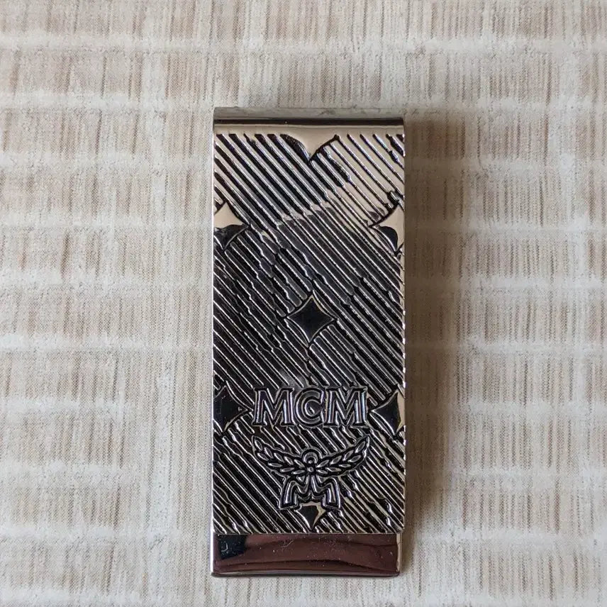 [BUNJANG] MCM Visetos Logo Engraved Silver Money Clip Card Holder / 미사용 새상품 정품 MCM 머니클립 카드지갑