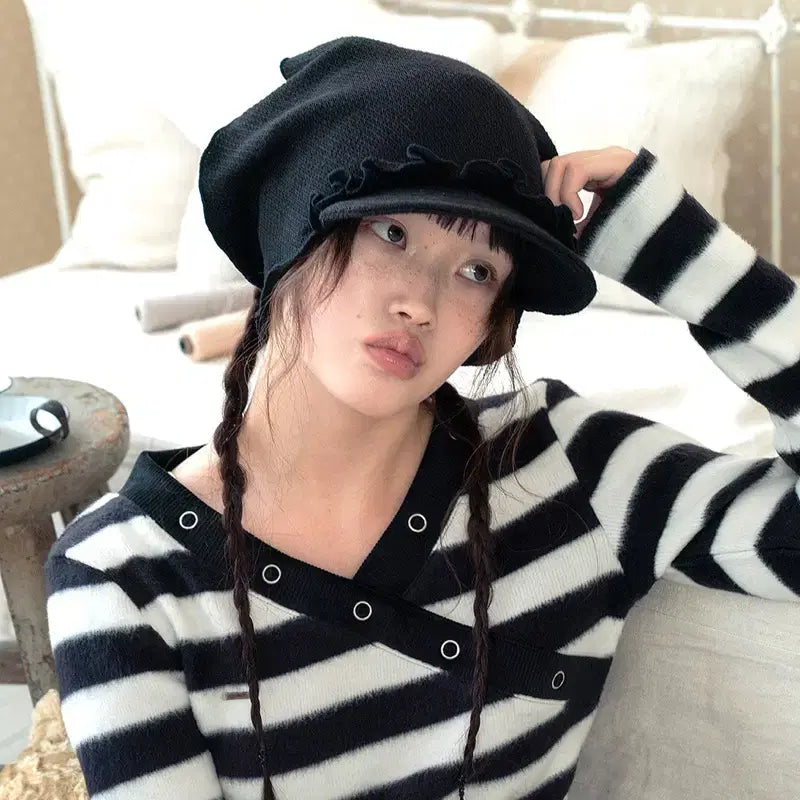 [BUNJANG] Hug Your Skin Frill Winter Visor Cap / 허그유어스킨 프릴 윈터 바이저 캡 모자