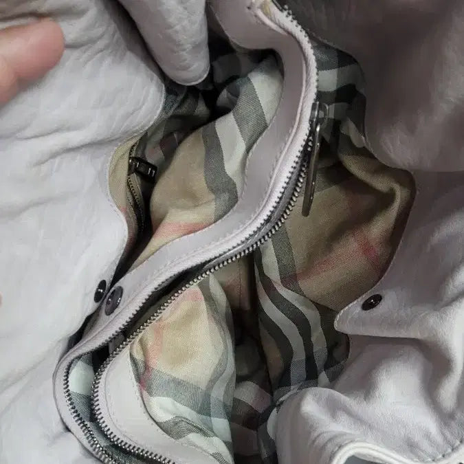 [BUNJANG] Burberry Leather Hobo Shoulder Bag Light Purple / 버버리 레더 호보백 연한 보라색 숄더백