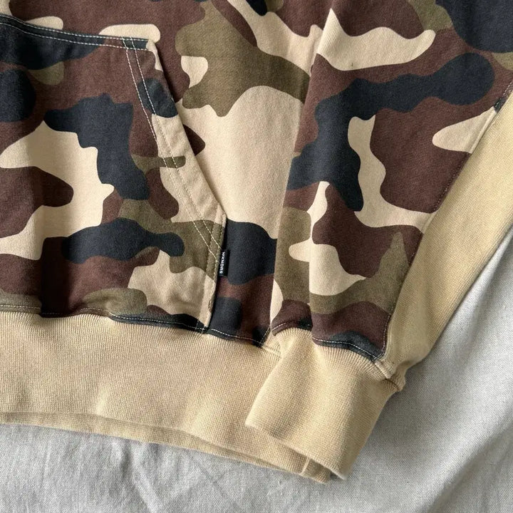[BUNJANG] We Canders Camo Embroidered Hoodie (Size M) / 위캔더스 카모 자수 후드 M