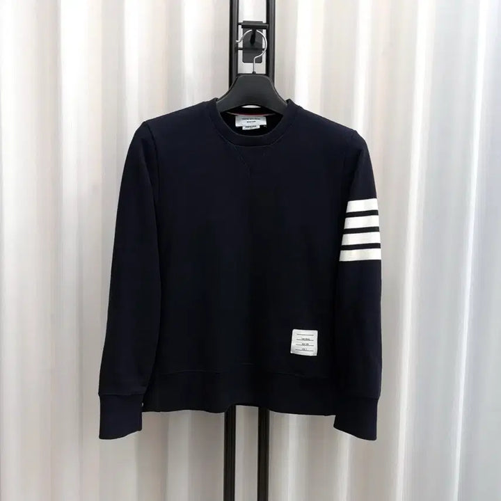 [BUNJANG] Thom Browne Striped Arm Patch Sweatshirt Navy / [2] 톰브라운 사선완장 맨투맨 네이비