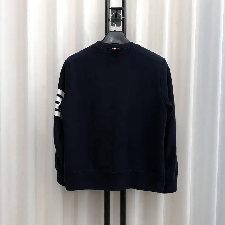 [BUNJANG] Thom Browne Striped Arm Patch Sweatshirt Navy / [2] 톰브라운 사선완장 맨투맨 네이비