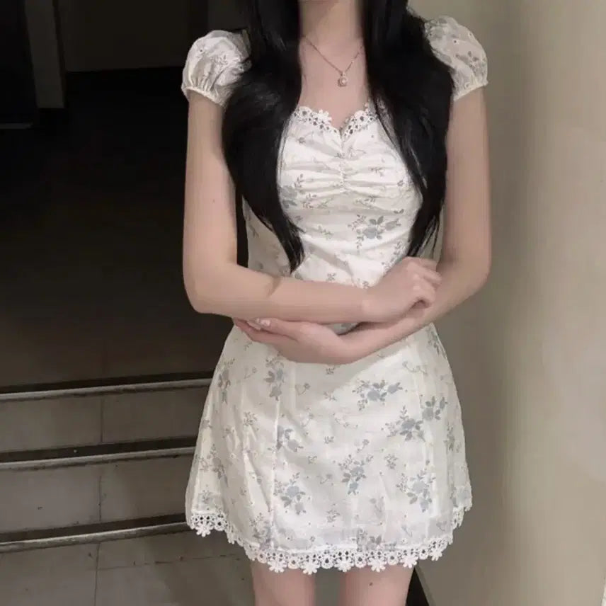 [BUNJANG] Mini Dress with Flower Lace and Shirring Detail / 원피스