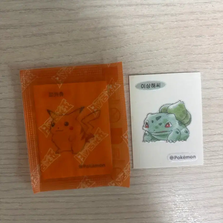 [BUNJANG] Pokemon 30th Anniversary Pikachu Sticker + 5 Additional Stickers Bundle / 포켓몬빵 30주년 피카츄띠부씰+이외5종(사진에보이는것)팝니다.