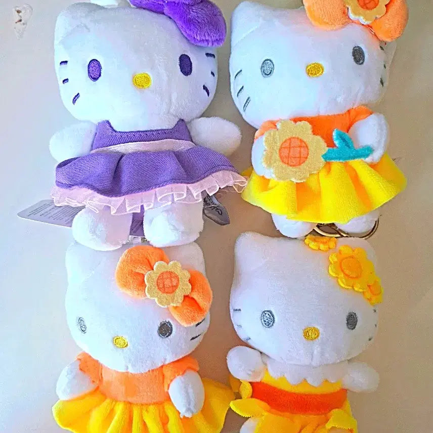 [BUNJANG] Hello Kitty Plush Keychain / 헬로키티 인형 키링 판매합니다