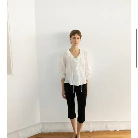 [BUNJANG] Arto Ruffle Blouse Ivory / 아르토 러플 블라우스 아이보리 ruffle blouse