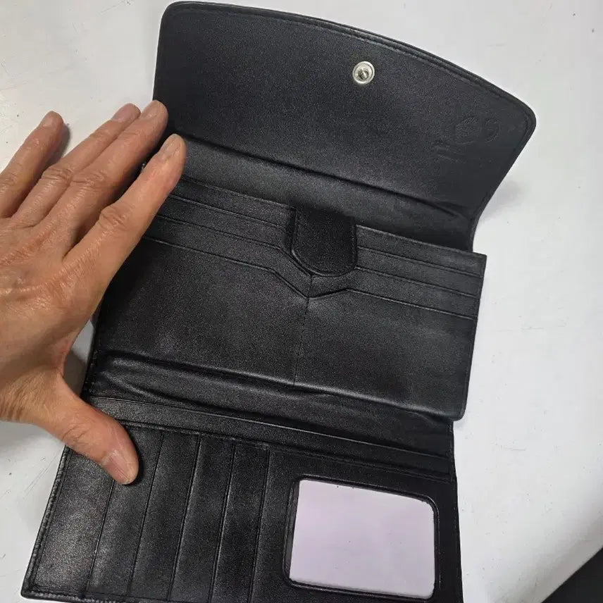 [BUNJANG] Black Stingray Leather Long Wallet with Flower Pattern / 블랙 플라워패턴의 가오리 장지갑