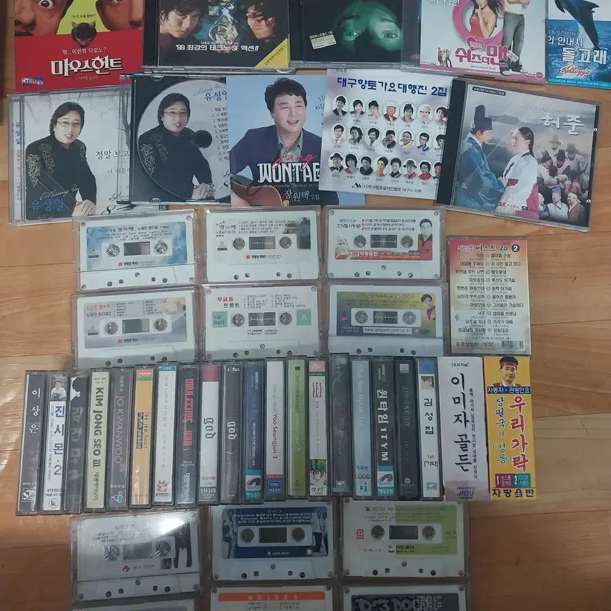 [BUNJANG] 1990s Korean Music Cassette Tapes Bundle (Includes some CDs/DVDs) / [일괄/무배]90년대가요 아이돌 트로트 카세트테이프(일부CD/DVD포함)