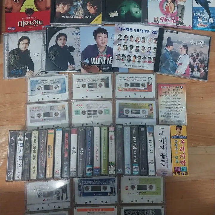 [BUNJANG] 1990s Korean Music Cassette Tapes Bundle (Includes some CDs/DVDs) / [일괄/무배]90년대가요 아이돌 트로트 카세트테이프(일부CD/DVD포함)