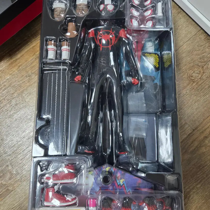 [SOLD OUT] 핫토이 스파이더맨 인투더 유니버스 마일즈 모랄레스