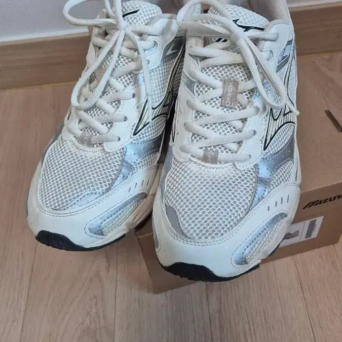 [BUNJANG] Mizuno MXR Snow White Running Shoes / 미즈노 mxr 스노우 화이트