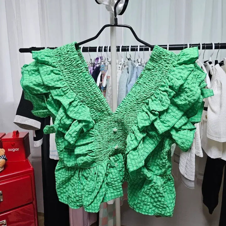 [BUNJANG] Green Shirring Frill Blouse Puff Short Sleeve / 그린 셔링 프릴 블라우스 퍼프 반팔