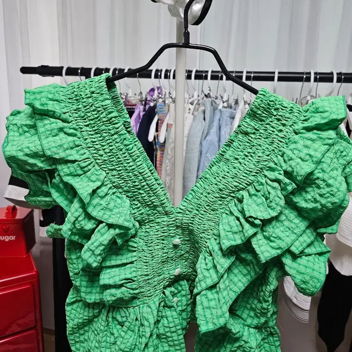[BUNJANG] Green Shirring Frill Blouse Puff Short Sleeve / 그린 셔링 프릴 블라우스 퍼프 반팔