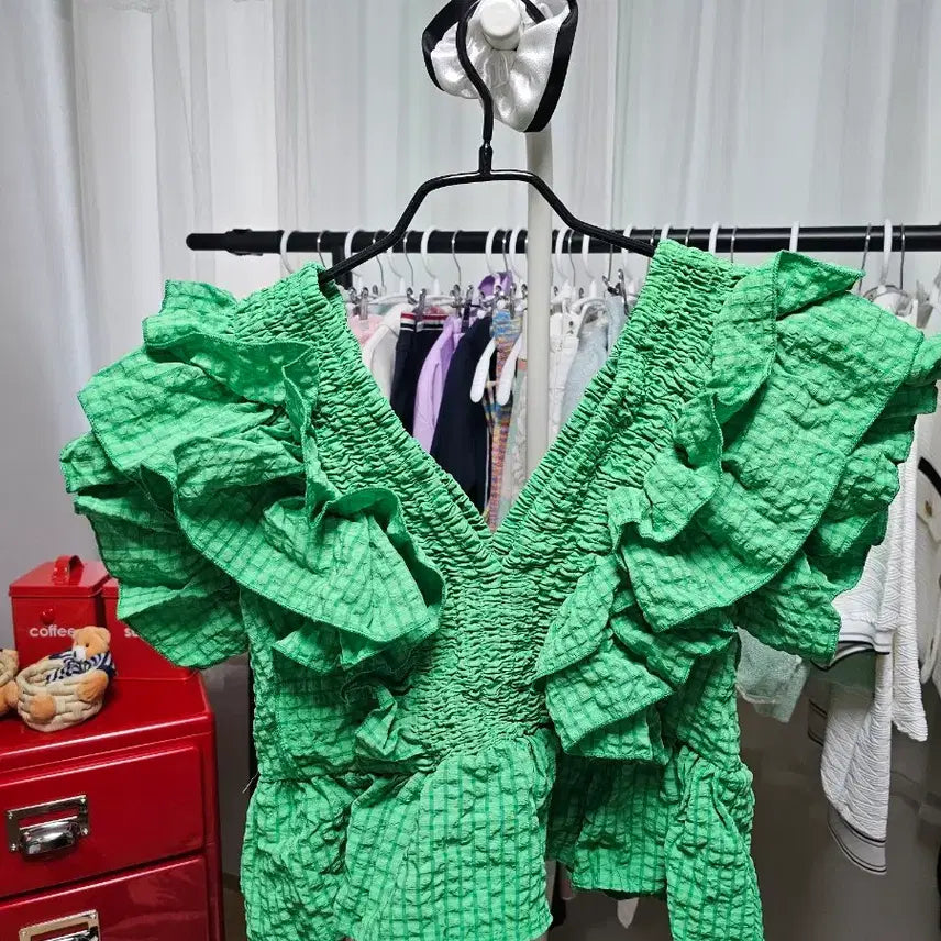 [BUNJANG] Green Shirring Frill Blouse Puff Short Sleeve / 그린 셔링 프릴 블라우스 퍼프 반팔
