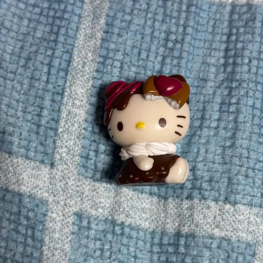 [BUNJANG] Sanrio Characters Chocolat Doll Hello Kitty Gachapon / 산리오 캐릭터즈 초콜렛돌 헬로키티 가챠