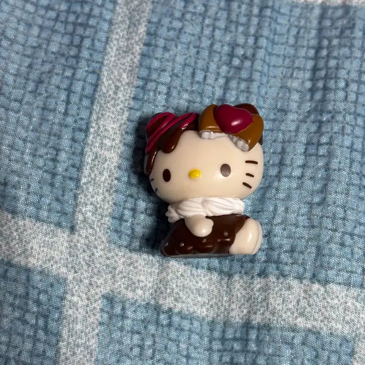 [BUNJANG] Sanrio Characters Chocolat Doll Hello Kitty Gachapon / 산리오 캐릭터즈 초콜렛돌 헬로키티 가챠