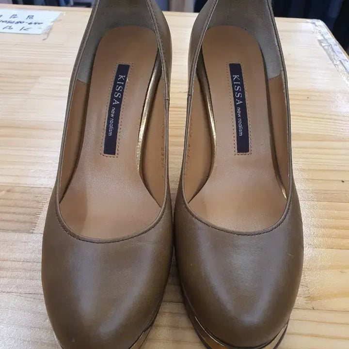 [BUNJANG] KISSA Gabo-si Pumps 9cm Heel Khaki Brown Size 235 / [정품] KISSA 키사 가보시 펌프스 힐 (235) / 굽 9cm