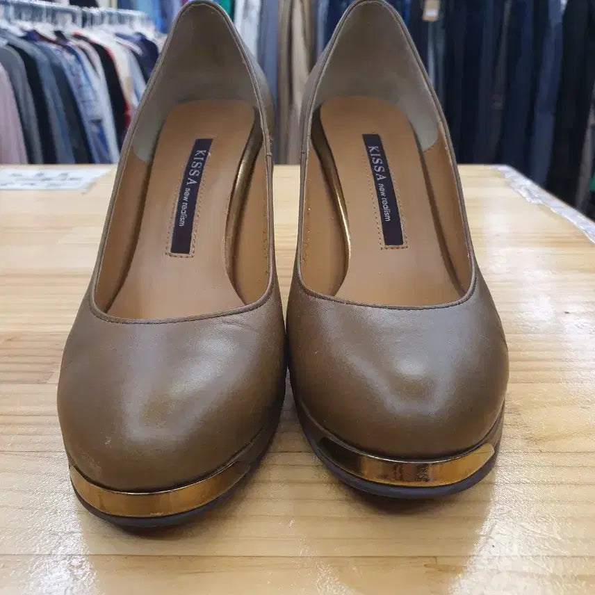 [BUNJANG] KISSA Gabo-si Pumps 9cm Heel Khaki Brown Size 235 / [정품] KISSA 키사 가보시 펌프스 힐 (235) / 굽 9cm