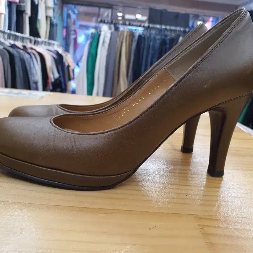 [BUNJANG] KISSA Gabo-si Pumps 9cm Heel Khaki Brown Size 235 / [정품] KISSA 키사 가보시 펌프스 힐 (235) / 굽 9cm