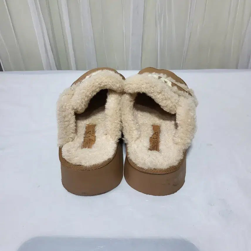 [BUNJANG] UCC Ugg Brown Fur Slippers / UCC 어그 브라운 슬리퍼 털 슈즈38