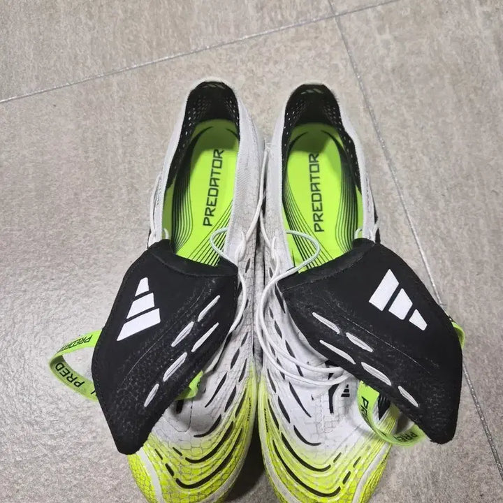 [BUNJANG] Adidas Predator 25 AG Football Boots White/Fluorescent / 아디다스 프레데터 축구화 화이트/형광
