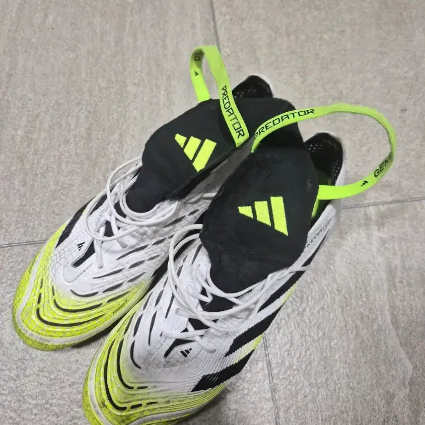 [BUNJANG] Adidas Predator 25 AG Football Boots White/Fluorescent / 아디다스 프레데터 축구화 화이트/형광