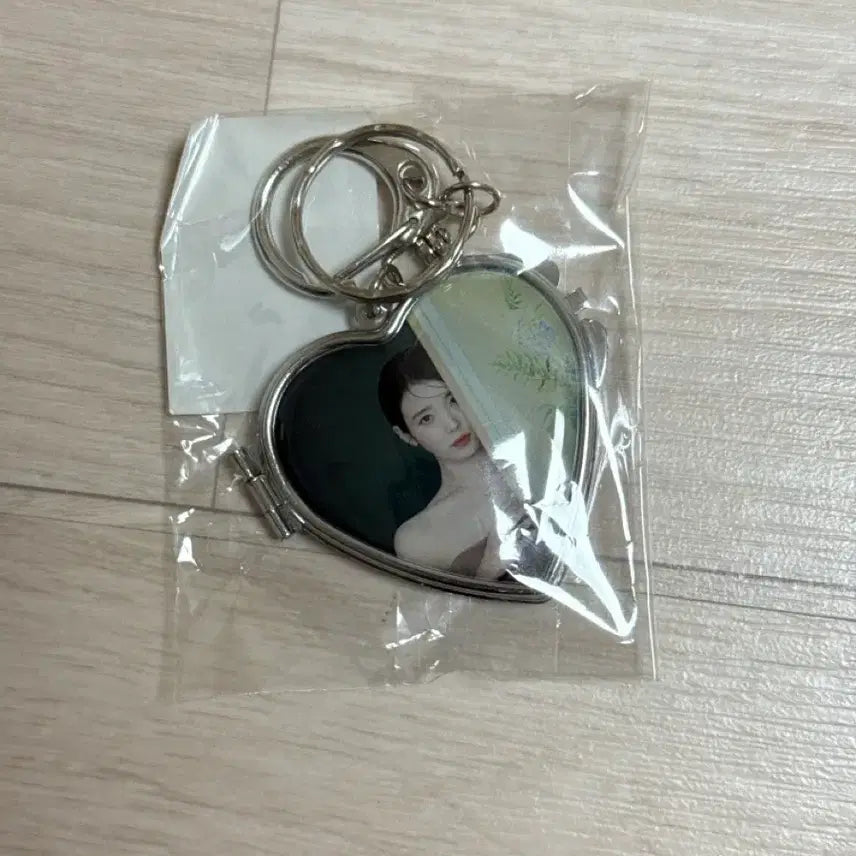 [BUNJANG] J.ESTINA IU Rocket Pendant Keyring / 제이에스티나 아이유 로켓 펜던트 키링