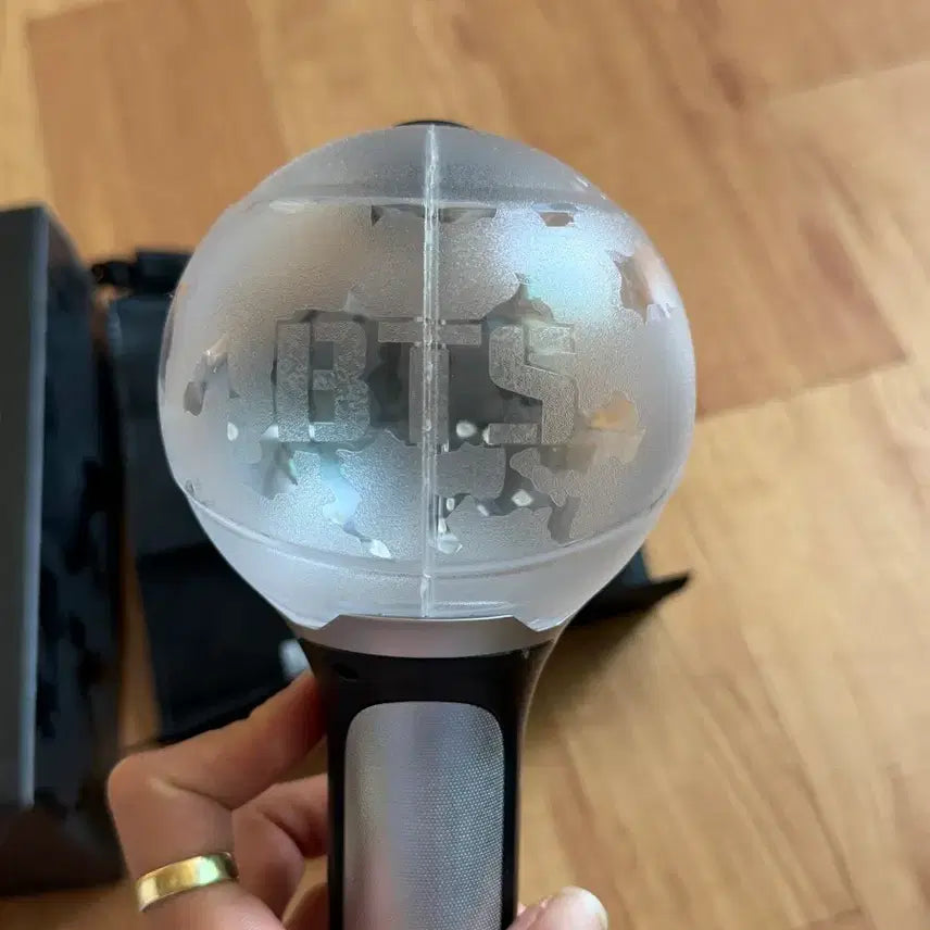 [BUNJANG] BTS Official Light Stick Ver.2 (ARMY BOMB - Black Edition) / BTS Official Light Stick Ver.2 (ARMY BOM