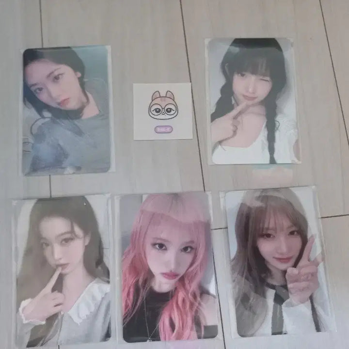 [BUNJANG] IVE Minive POP-UP Exclusive Photocard and Charm Sticker Set / 아이브 미니브 팝업 7만원 특전 포카 띠부씰 세트