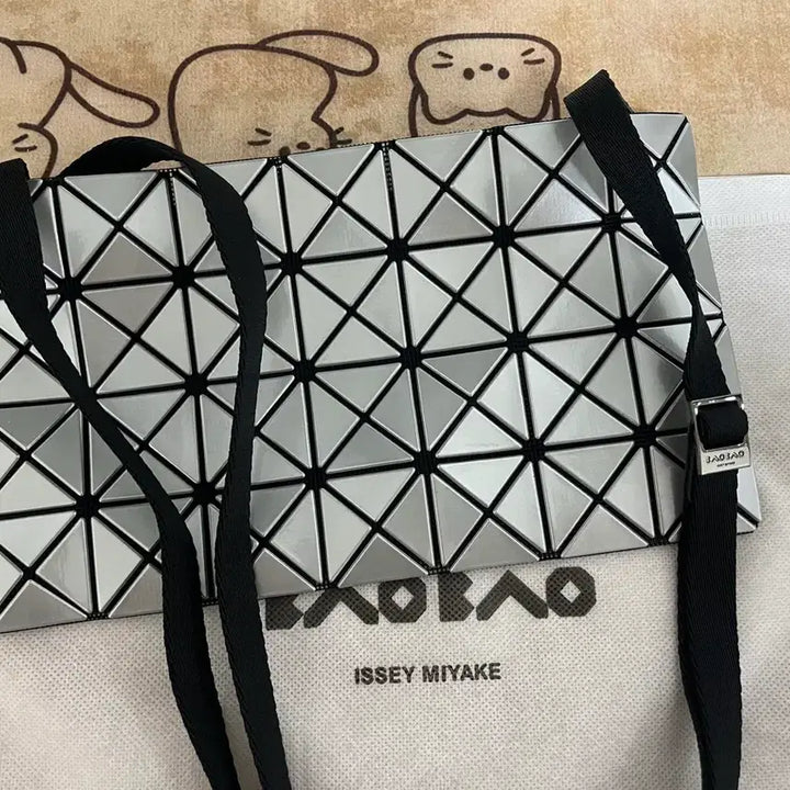 [BUNJANG] Bao Bao Silver Crossbody Bag / 바오바오 실버 크로스백