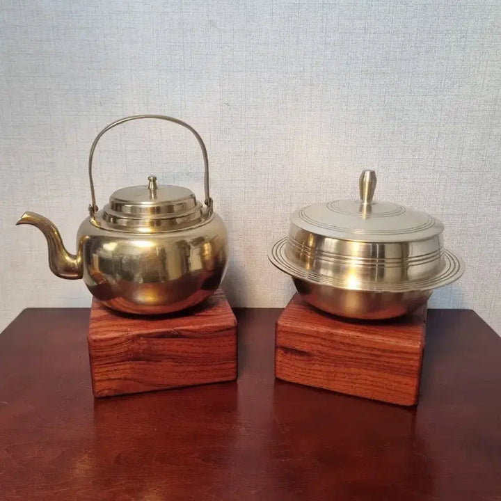 [BUNJANG] Lee Bong-ju Bronze Teapot and Lee Yong-gu Bronze Pot Bundle Set / 무형문화재 이봉주  유기 주전자와 이용구 유기 솥  일괄판매