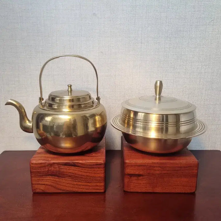 [BUNJANG] Lee Bong-ju Bronze Teapot and Lee Yong-gu Bronze Pot Bundle Set / 무형문화재 이봉주  유기 주전자와 이용구 유기 솥  일괄판매
