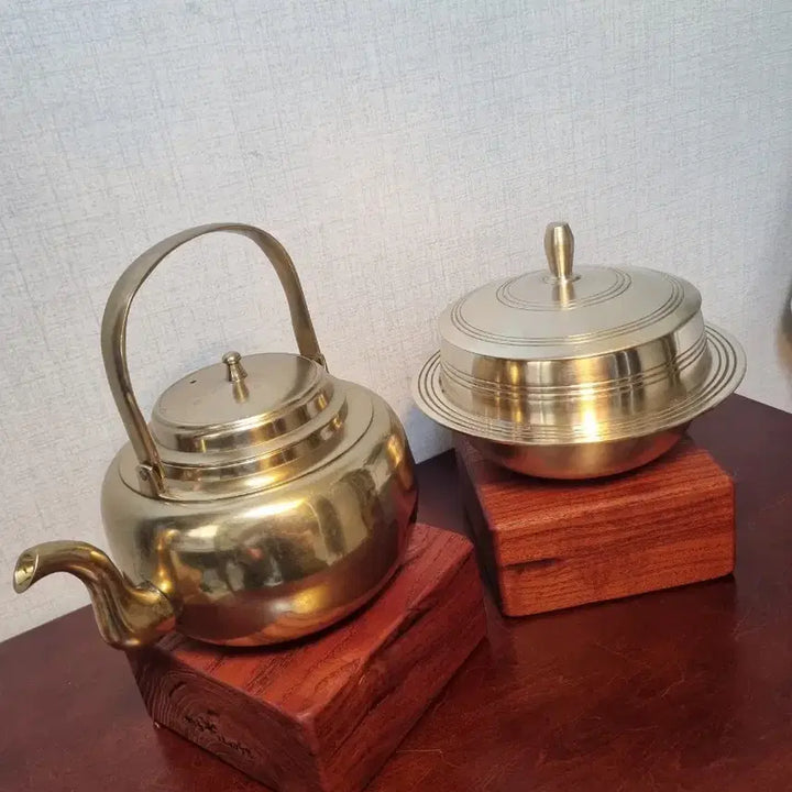 [BUNJANG] Lee Bong-ju Bronze Teapot and Lee Yong-gu Bronze Pot Bundle Set / 무형문화재 이봉주  유기 주전자와 이용구 유기 솥  일괄판매