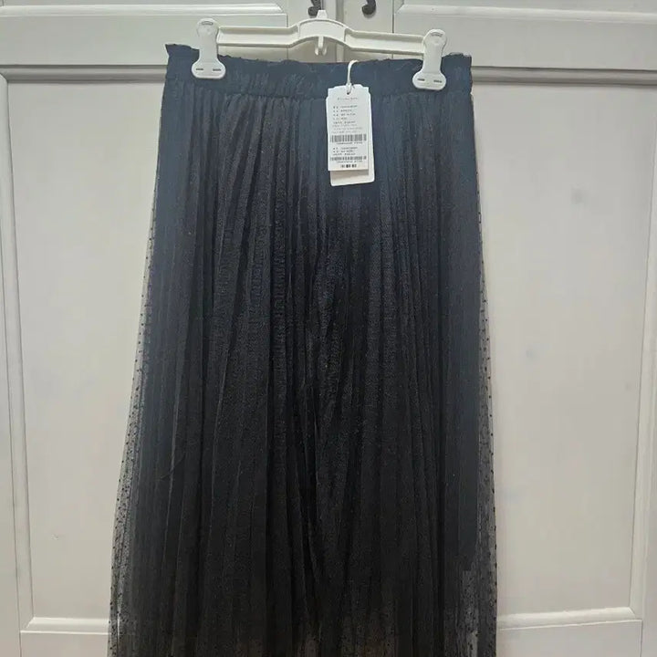 [BUNJANG] Thursday Island Polka Dot 3-Tier Pleated Skirt Black / 새제품 써스데이아일랜드 도트무늬 3단 플리츠 스커트 블랙
