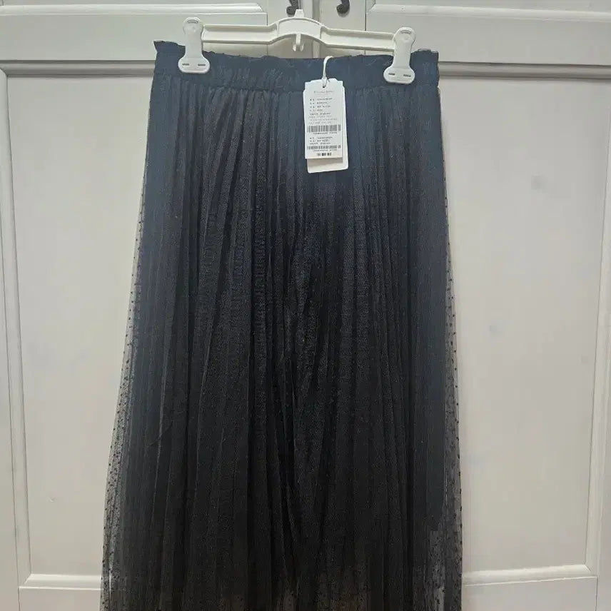 [BUNJANG] Thursday Island Polka Dot 3-Tier Pleated Skirt Black / 새제품 써스데이아일랜드 도트무늬 3단 플리츠 스커트 블랙