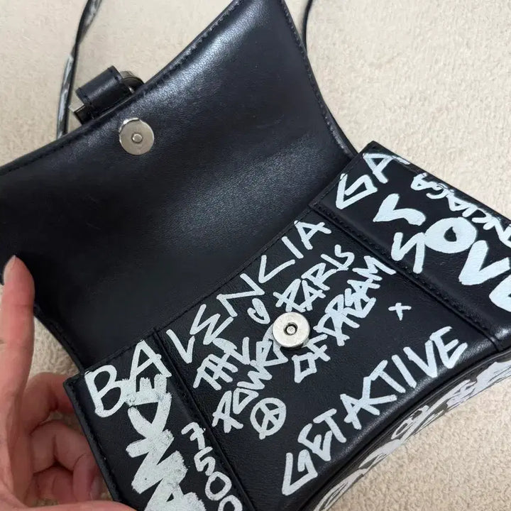 [BUNJANG] Balenciaga Hourglass Graffiti Shoulder Bag / (오늘만 이 ㄱ ㅏ격) 발렌시아가 아워글래스 그래피티 벨트백