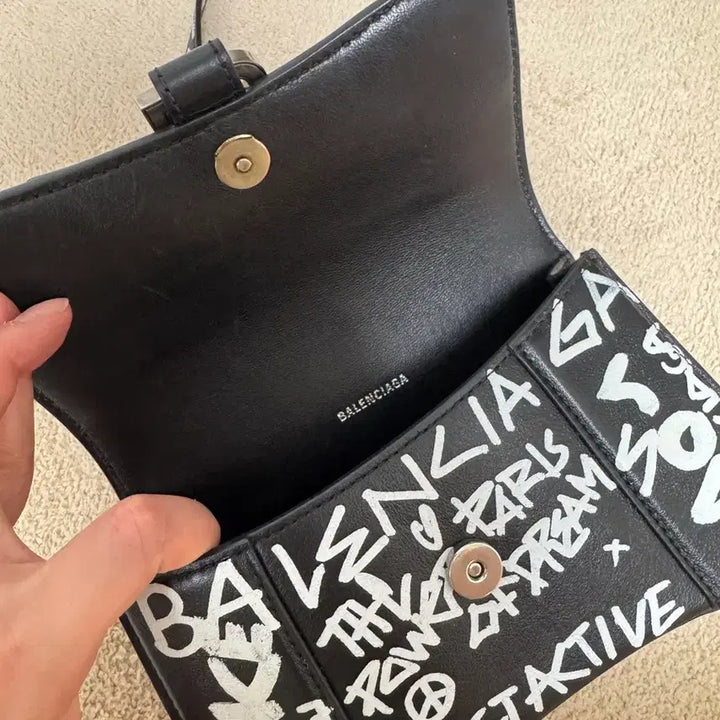 [BUNJANG] Balenciaga Hourglass Graffiti Shoulder Bag / (오늘만 이 ㄱ ㅏ격) 발렌시아가 아워글래스 그래피티 벨트백