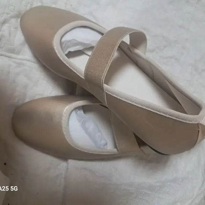[BUNJANG] Gold Pearl Beige Mary Jane Flat Shoes (250) / 골드펄베이지색 메리제인 플랫 슈즈250