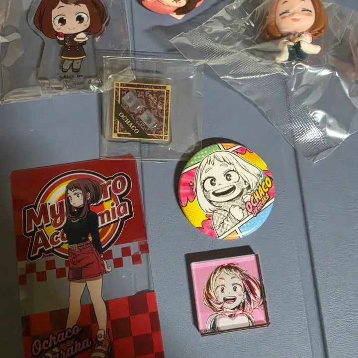 [BUNJANG] My Hero Academia Ochaco Uraraka Acrylic Stand, Can Badge, &amp; More Bundle Set / 히로아카 나히아 우라라카 오챠코 아크릴 애니아트 치비캔뱃지 오네무탄 일괄