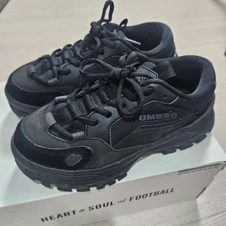 [BUNJANG] Umbro Bumpy Sneakers Black 230 / 엄브로운동화 블랙 230
