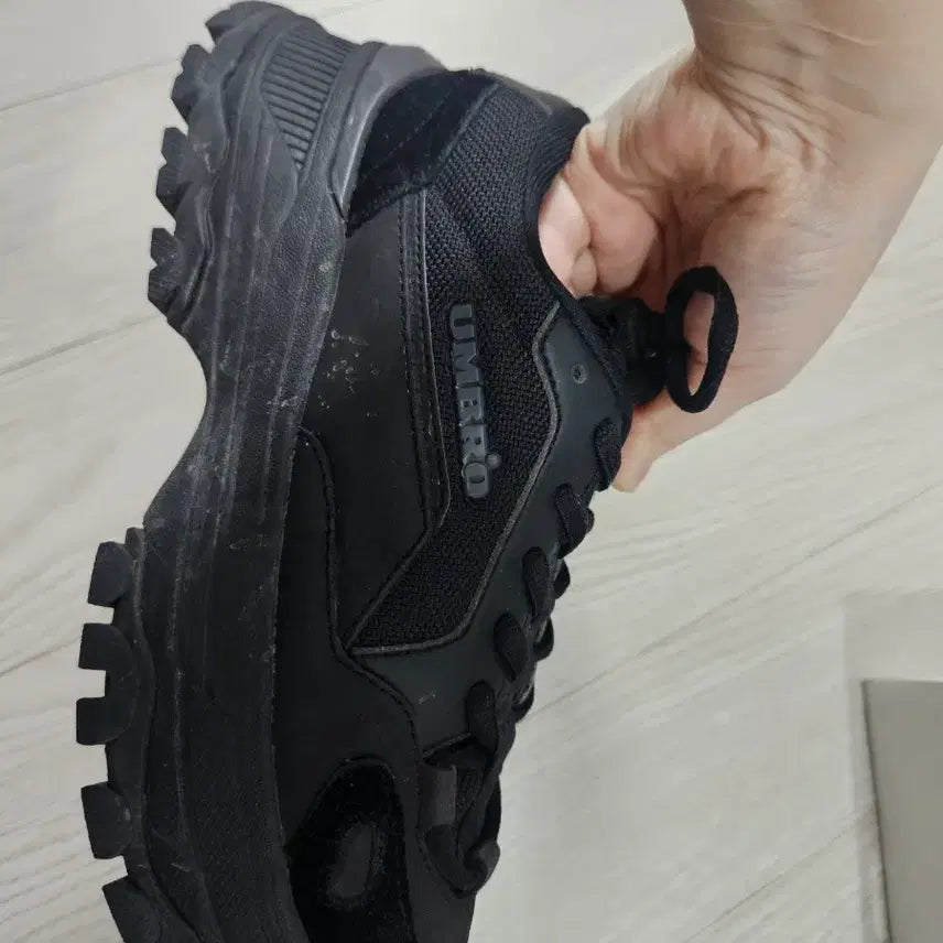 [BUNJANG] Umbro Bumpy Sneakers Black 230 / 엄브로운동화 블랙 230