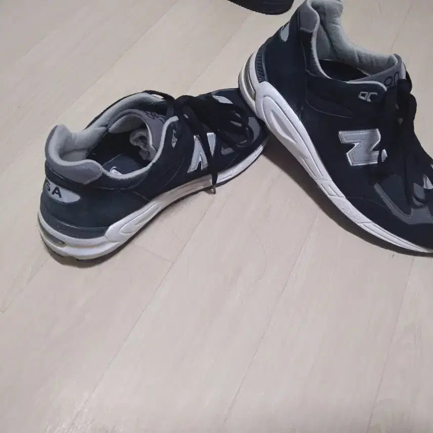 [SOLD OUT] 뉴발란스 990v2 블랙 290